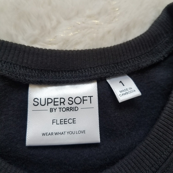 TORRID Royal Stars Relaxed Fit Cozy Fleece Drop Shoulder Sweatshirt - Picture 5 of 7